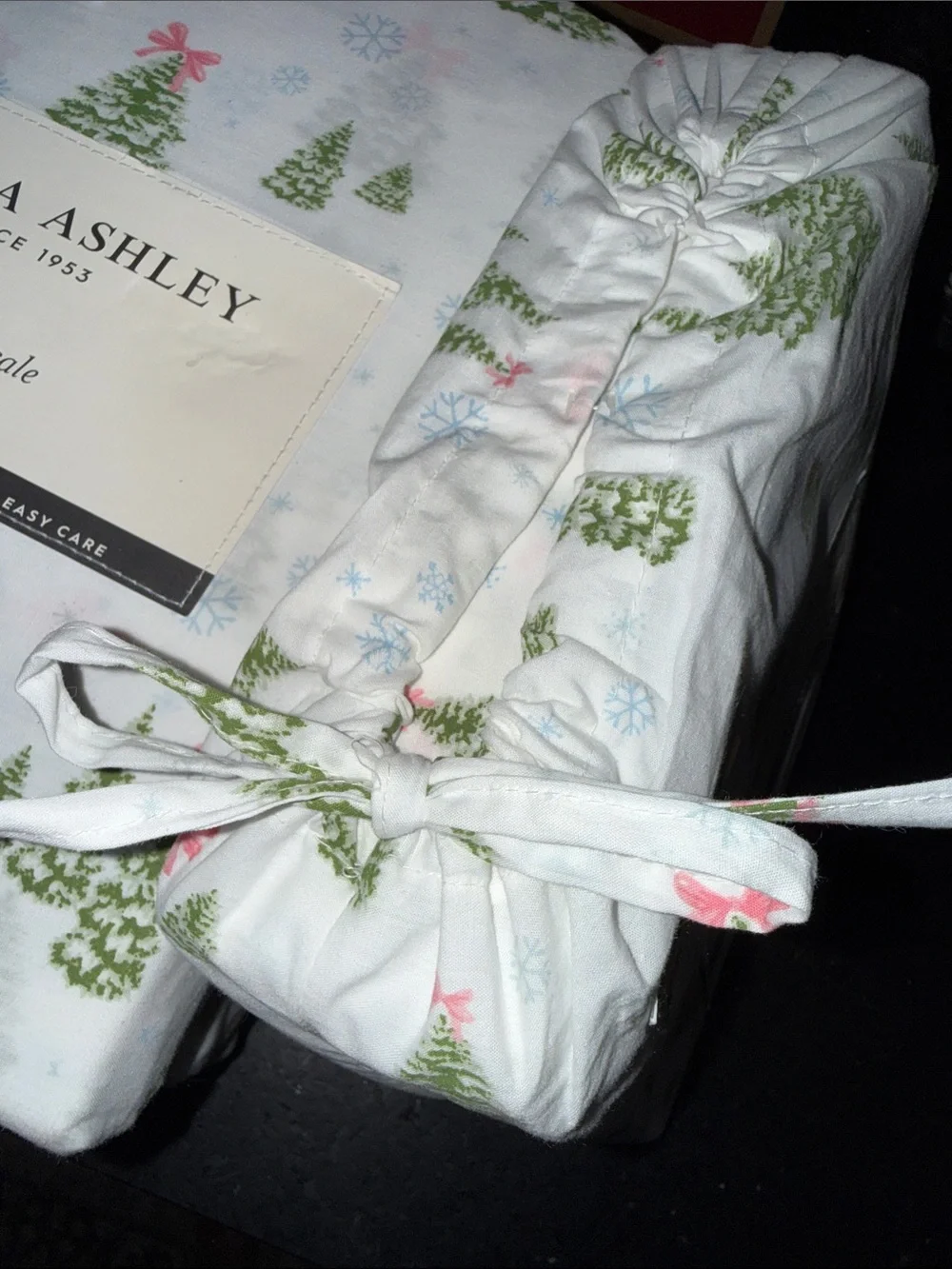 NEW Laura Ashley White CHRISTMAS Tree PINK BOW Print 4 PIECE QUEEN Sheet Set